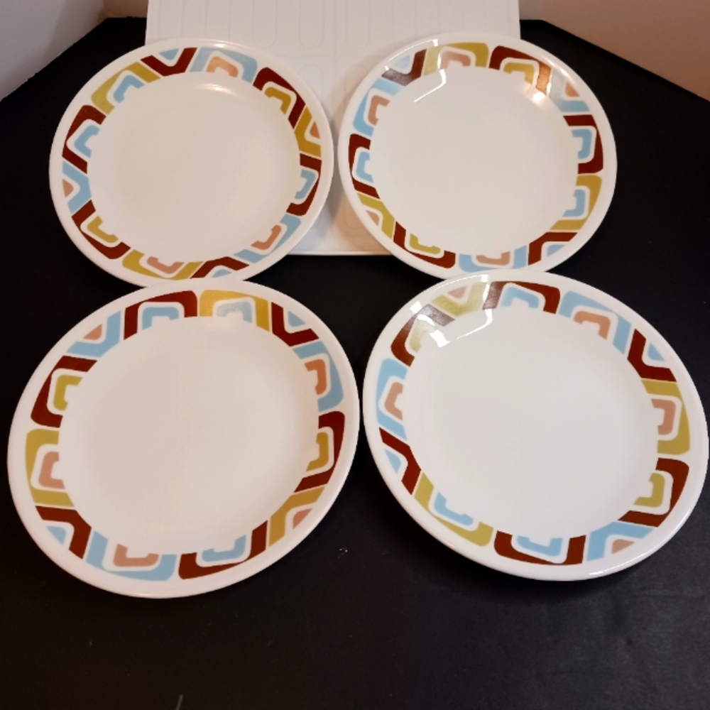 Set of four Creole squared pattern plates